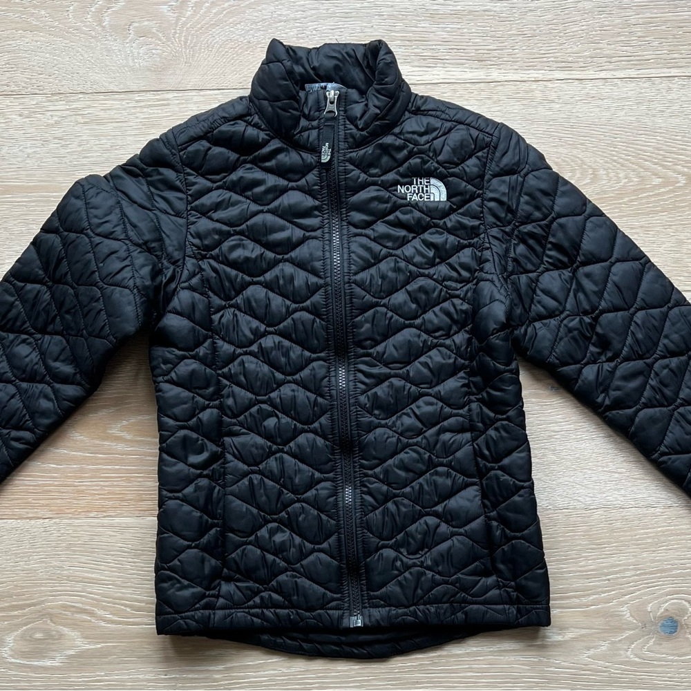 The NorthFace girls thermoball jacket.  No hood.  Black, size S-7/8